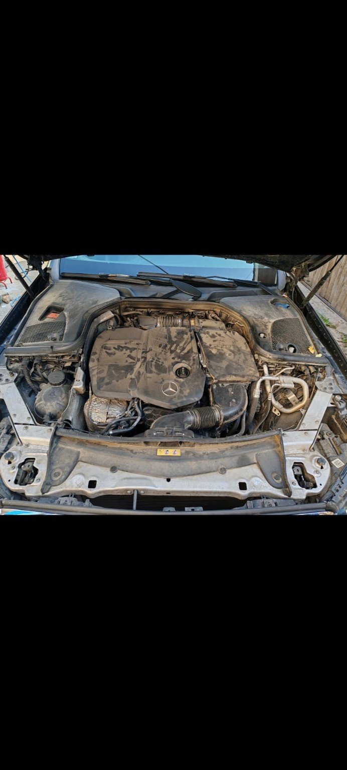 Pranje motora — fotografija pre